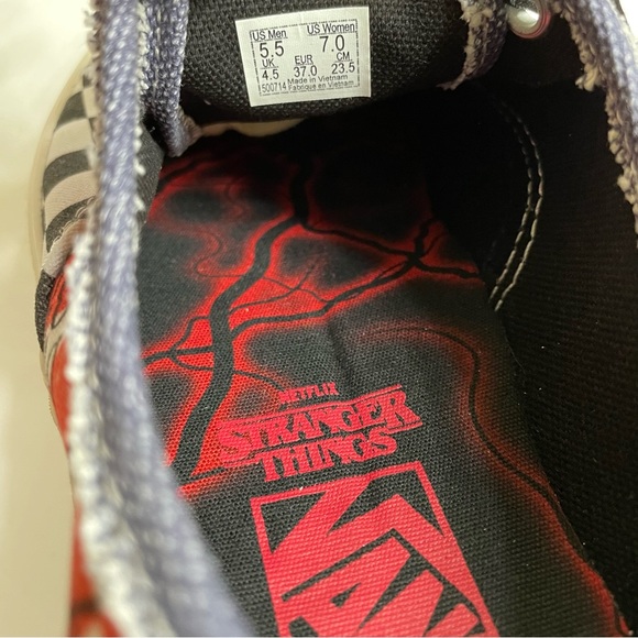 Vans Stranger Things Authentic Surfer Boy Pizza Checkerboard Shoes Womens Size 7 - Picture 8 of 10
